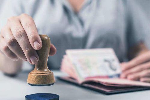 Trung Quốc tạm dừng việc nhập cảnh bằng thị thực từ Nga, nói gì về lệnh hạn chế nhập cảnh từ Bỉ, Anh?
