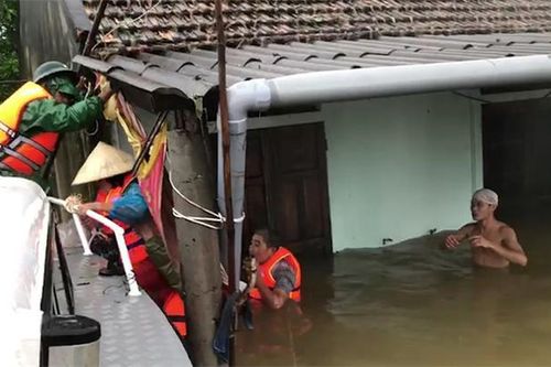 Cuộc giải cứu nghẹt thở 500 người dân nơi rốn lũ (bài 2)