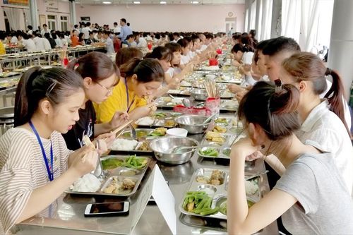 Giữ nguyên hay giảm phí công đoàn?