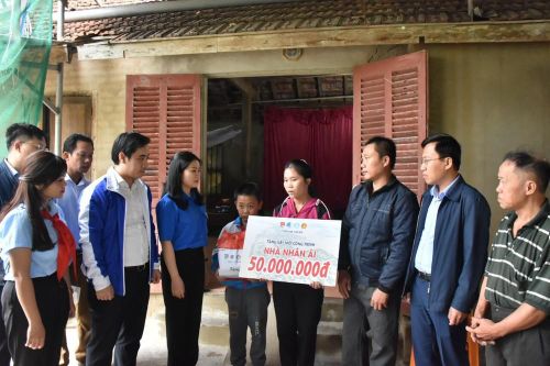 Tuổi trẻ Thủ đô trao hàng nghìn suất quà hướng về miền Trung ruột thịt