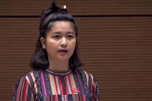 Đại biểu Ksor H'Bơ Khăp: Bộ trưởng tiếp tục ủng hộ thủy điện nhỏ đúng không?