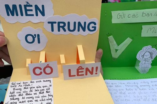 Chia sẻ yêu thương với trường học vùng lũ Quảng Bình