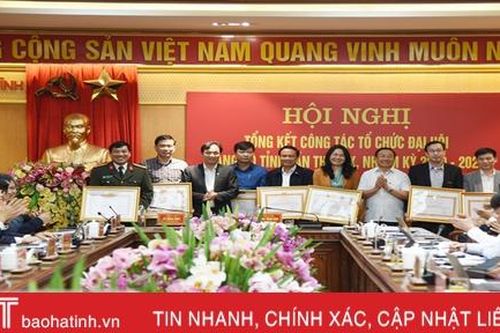 Khen thưởng 30 tập thể, cá nhân xuất sắc trong tham mưu, phục vụ Đại hội Đảng bộ tỉnh