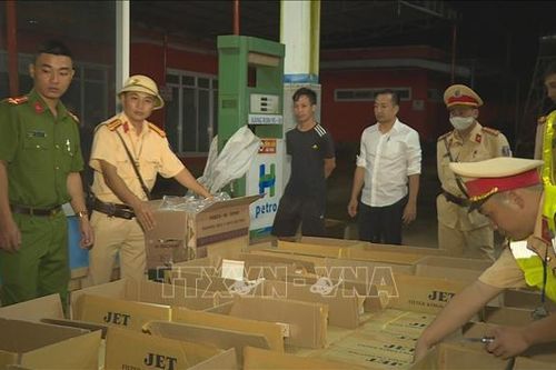 Đắk Lắk: Bắt quả tang đối tượng vận chuyển 22.000 bao thuốc lá lậu