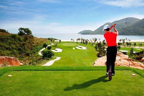 Làm sân golf, có dễ kiếm tiền?