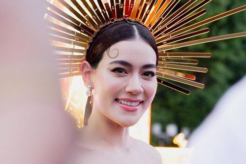 Kimmy Kimberley tiết lộ được bạn trai tặng nhẫn kim cương dịp kỉ niệm 7 năm yêu