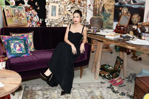Hoa hậu Đỗ Mỹ Linh diện váy hai dây thanh nhã, khoe nhan sắc ngọt ngào khiến fan si mê