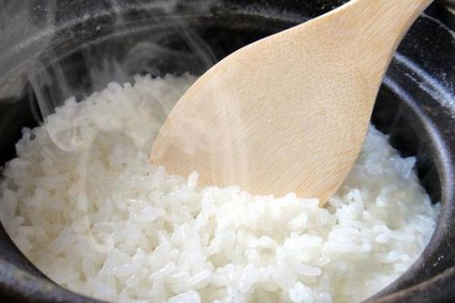 3 hiểu lầm trầm trọng nhiều người mắc khi nấu cơm, bảo sao nấu không ngon, dẻo