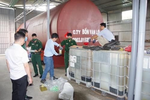 Có gì bên trong kho hàng chứa hàng nghìn lít xăng giả ở Vũng Tàu?