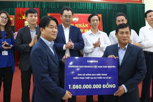 Tiếp nhận ủng hộ đồng bào miền Trung