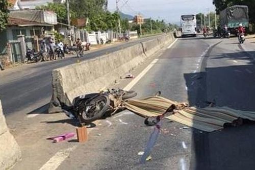 Ô tô khách cán chết người ngã xe máy rồi bỏ trốn