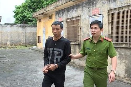 Đợi chủ nhà đi vắng, phá khóa cửa hàng lấy đi số lượng lớn vàng, bạc