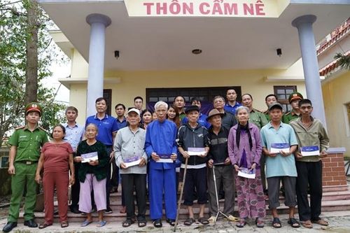 Chia sẻ yêu thương với người dân Đà Nẵng