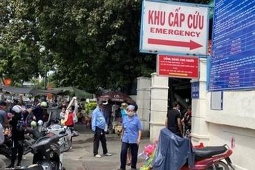 Bé 6 tháng tuổi kẹt giữa khe giường và tường tử vong thương tâm
