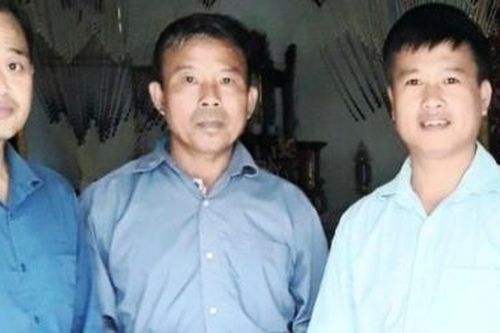 Bố và con gái nhặt được ví tiền tìm người trả lại