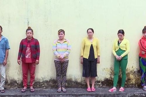 Vợ chồng chủ quán karaoke bị tạm giữ vì đánh ghen nữ tiếp viên