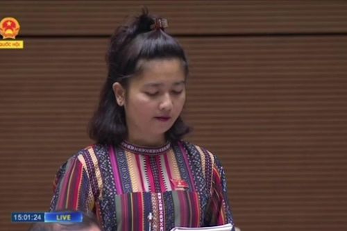 Nữ đại biểu Ksor H'Bơ Khăp tiếp tục hỏi khó Bộ trưởng Trần Hồng Hà