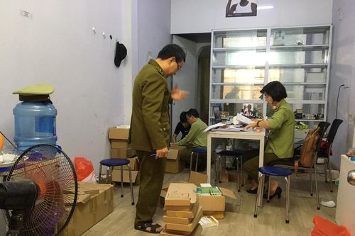 Phát hiện cơ sở cất giữ, kinh doanh 1.537 máy hút thuốc lá điện tử