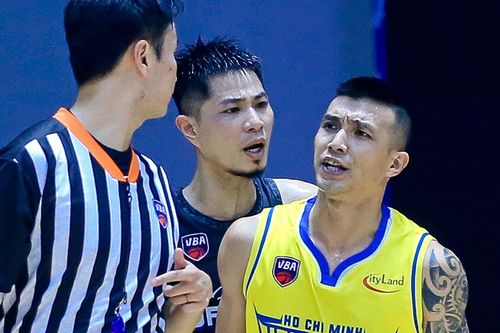 Ngô Tuấn Trung bức xúc với quyết định của trọng tài