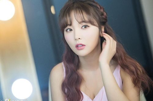 Nữ ca sĩ Hàn trả lại bằng sau khi bị tố đạo luận văn tiến sĩ