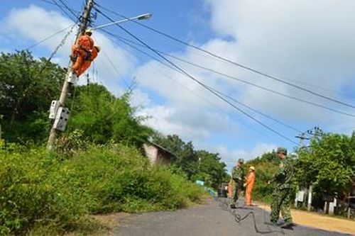 Khởi công công trình 'Thắp sáng vùng biên'