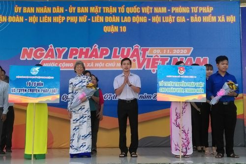 Nhiều hoạt động hưởng ứng Ngày Pháp luật Việt Nam