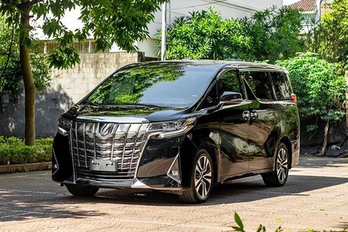 'Chuyên cơ mặt đất' Toyota Alphard chạy 1 năm, bay hơn nửa tỷ