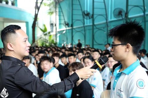 Làm mới tiết sinh hoạt dưới cờ