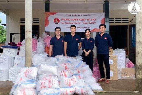 Trường Marie Curie hỗ trợ hơn 20 tấn hàng cho thầy - trò miền Trung