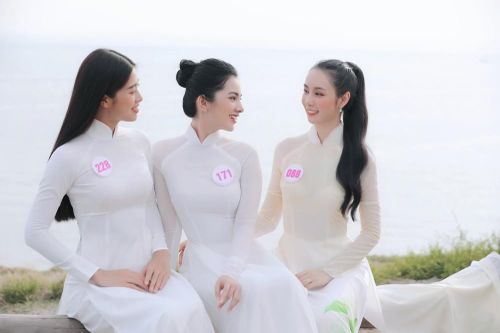 Thí sinh HHVN 2020 đẹp tinh khôi với áo dài trắng, 'check-in' thắng cảnh đẹp ở Vũng Tàu
