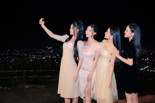 Người đẹp HHVN 2020 khoe sắc giữa vẻ đẹp lung linh về đêm của khu du lịch Hồ Mây