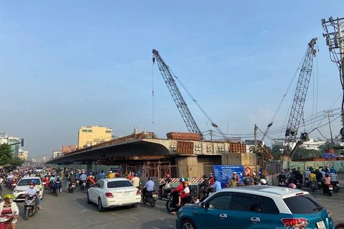 Sáu dự án xây cầu ở TP.HCM 'làm mãi không xong'