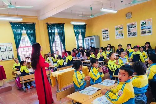 Vào mùa hội giảng, giáo viên rộn ràng lên mạng xin giáo án