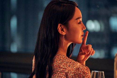 'Kẻ săn mộ' dẫn đầu lượng đặt vé và gây sốt ở Hàn