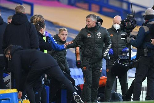 MU thắng Everton, fan đối thủ vỡ òa mừng cho Solskjaer
