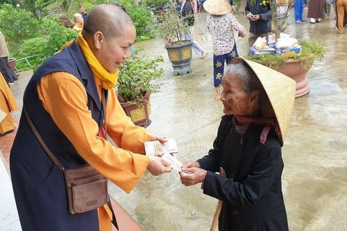 Phật giáo H.Xuân Lộc (Đồng Nai) chia sẻ với miền Trung