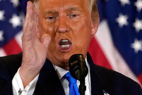 Bị đối thủ tiến sát đến chiến thắng, ông Trump hành động cứng rắn trong cuộc đua phút chót vào Nhà Trắng