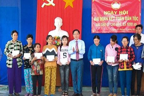 Phó Bí thư Tỉnh ủy Khánh Hòa dự Ngày hội Đại đoàn kết tại thôn Lạc Hòa