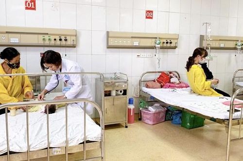Cảnh báo ngộ độc thuốc nhỏ mũi có Naphazolin ở trẻ nhỏ
