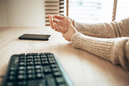 Tê tay là biểu hiện của bệnh lý nguy hiểm