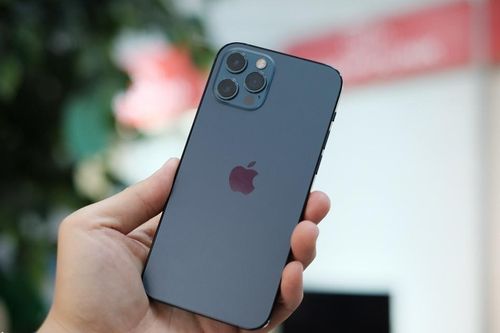 iPhone 12 Pro đánh bại flagship của Samsung