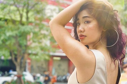 Con gái 22 tuổi, cao 1,7 m của ca sĩ Cẩm Vân