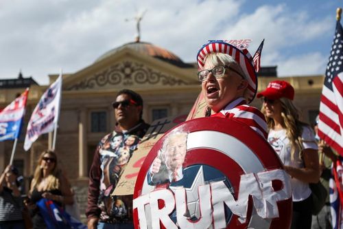 Người ủng hộ ông Trump xuống đường, tuyên bố bầu cử chưa kết thúc
