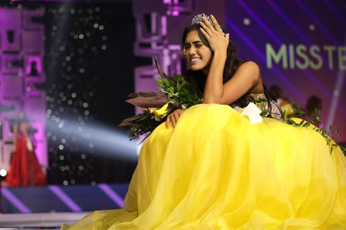 Phản ứng bất ngờ của Miss Teen USA 2020 khi đăng quang