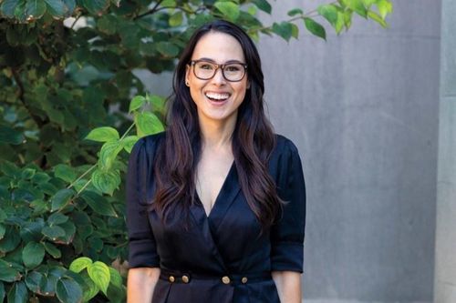 Cháu gái bà Harris tốt nghiệp cả ĐH Harvard và Stanford