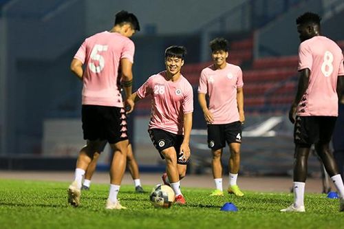 Duy Mạnh: 'Tôi thèm bóng đá và cuồng chân'