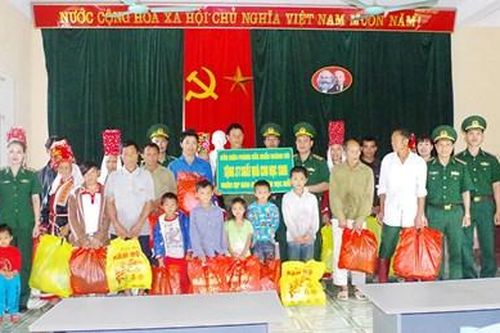 Nhân rộng Chương trình 'Nâng bước em đến trường'