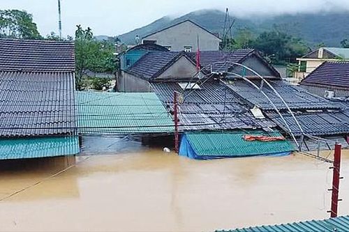 Viết trong mùa bão lũ