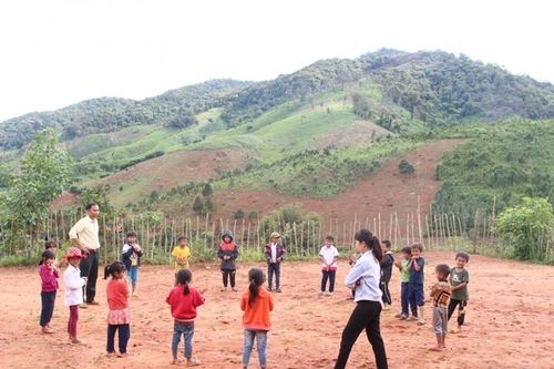 Thầy cô góp gạo nuôi trò