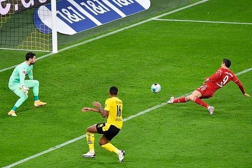 Man United tái lập kỷ lục, Bayern Munich ngược dòng hạ Dortmund